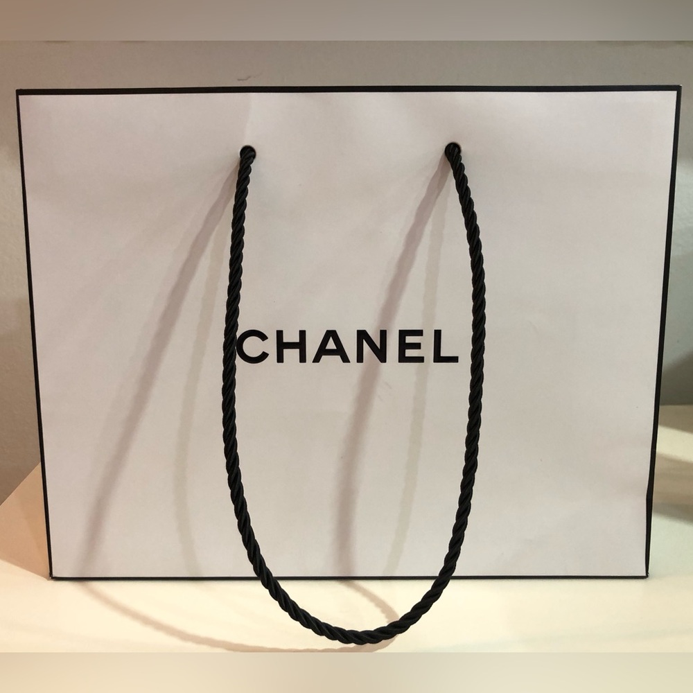 CHANEL gift bag white